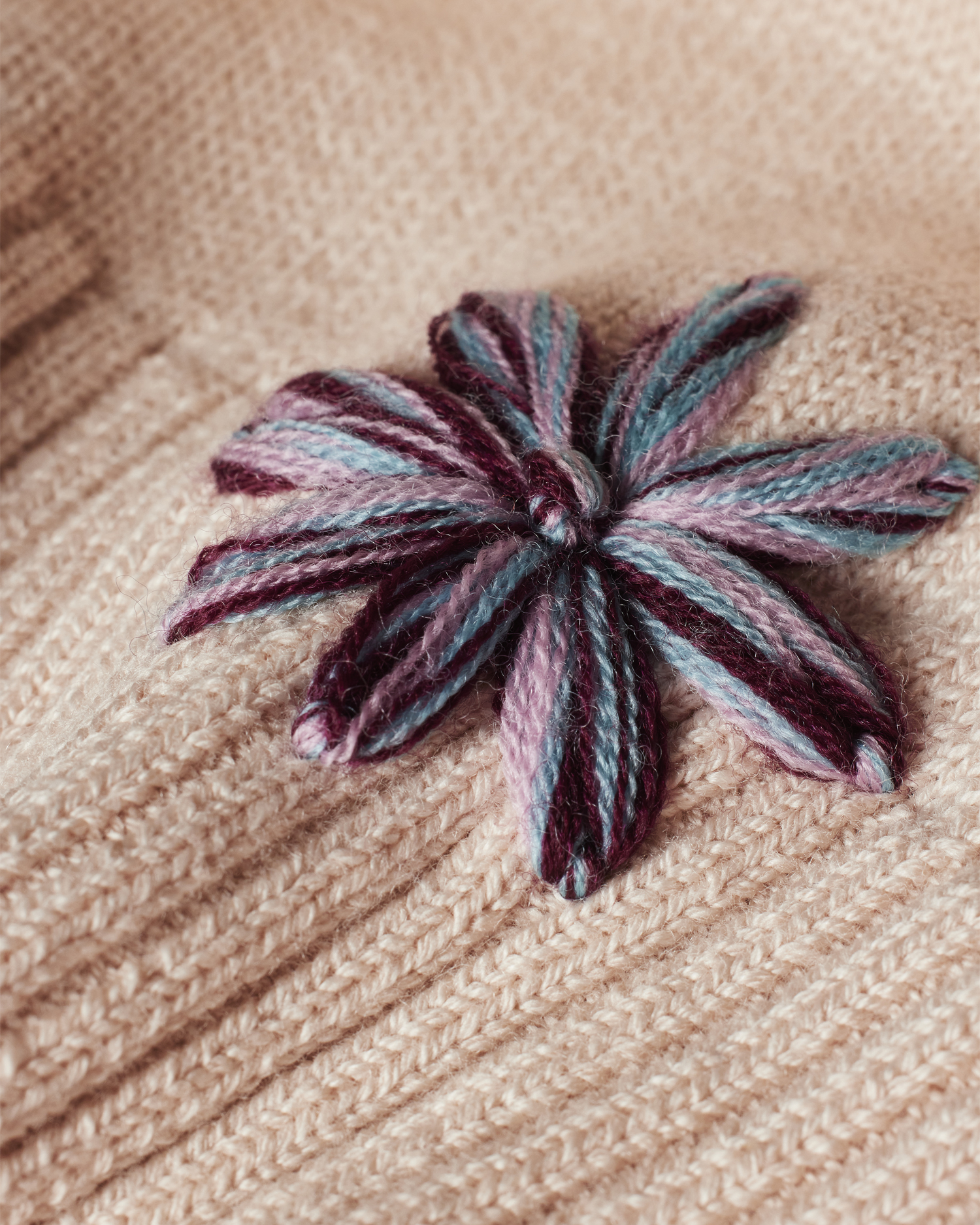 Women's Blush Knitted 'Chamomile Floral' Embroidered Sweater